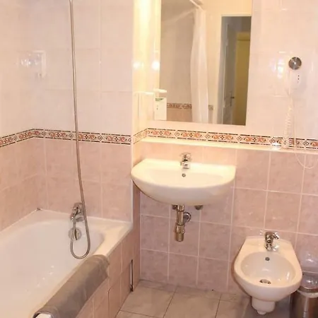 Two Bed, Sea View, Les Jardins, Parking Optional